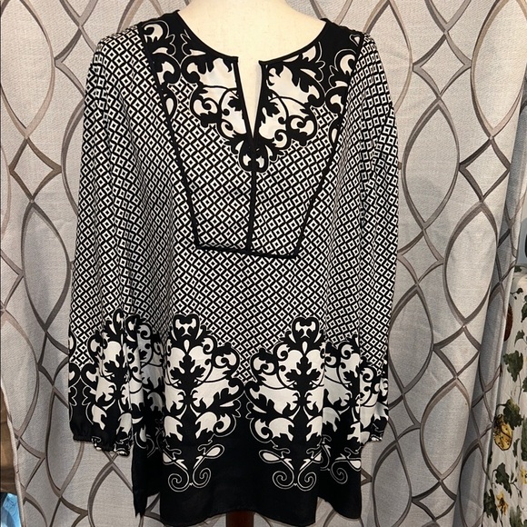 Chico’s Elegant Black and White Women's Top Size 18/20 - Picture 1 of 8